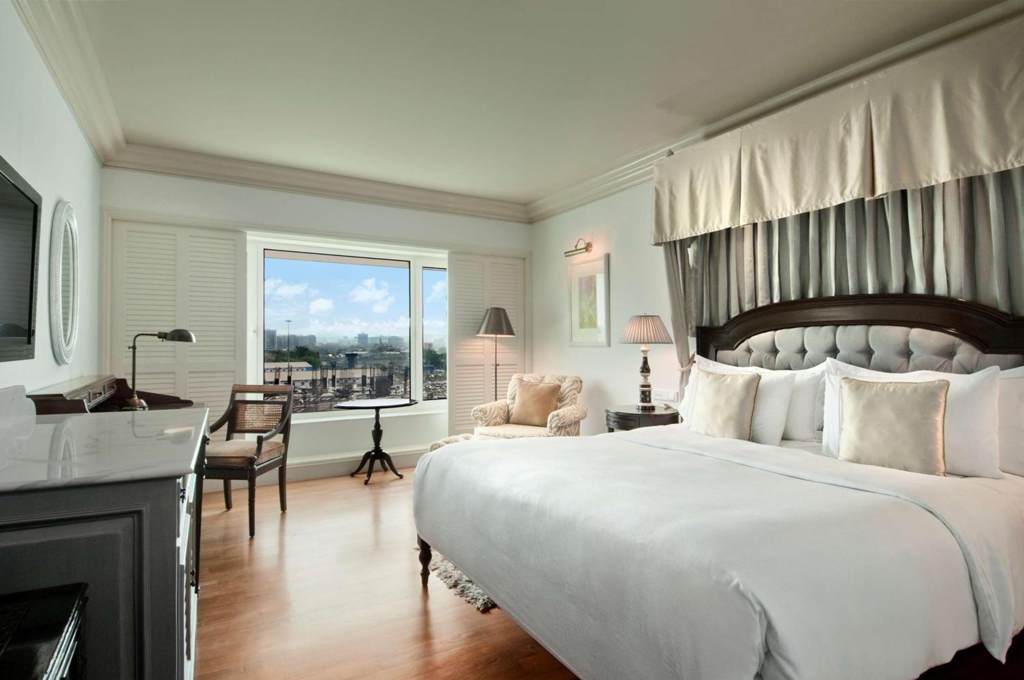 Executive King Room Access to Executive Lounge